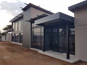 5600 m² Industrial space in Rosslyn