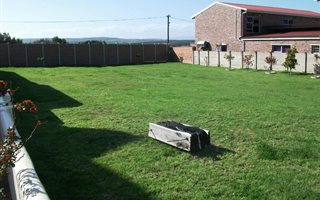 595 m² Land available in Kabeljous
