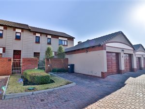 3 Bed House in Rietvlei Heights Country Estate