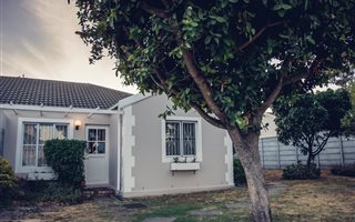 2 Bedroom Simplex in Pinelands