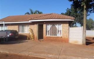 2 Bedroom House in Nylpark