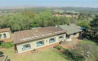 6 Bedroom House in Broederstroom
