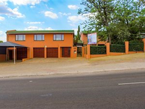 5 Bedroom House in Noordheuwel