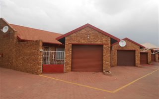 2 Bedroom Townhouse in Vanderbijlpark CW
