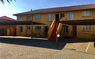 3 Bedroom Townhouse in Moreleta Park