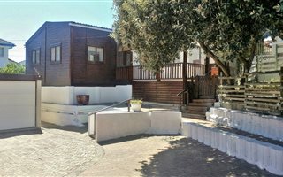2 Bedroom Garden Cottage in Fish Hoek