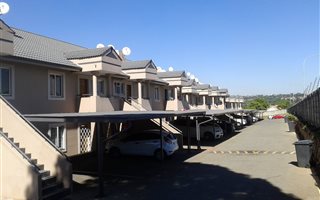 2 Bedroom Townhouse in Rembrandt Park