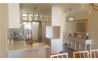 3 Bedroom House in Melrose