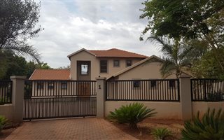 6 Bedroom House in Midfield Estate