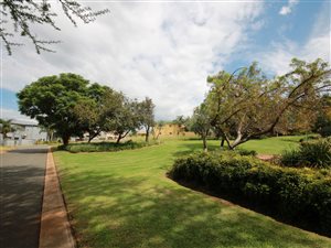 553 m² Land available in Kosmos