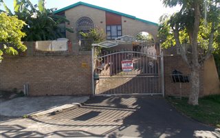 5 Bedroom House in Chatsworth Central