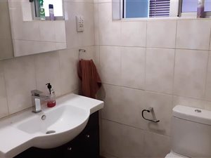 6 Bed House in Marlands