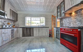6 Bedroom House in Discovery