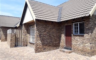 1.5 Bedroom Townhouse in Middelburg Central