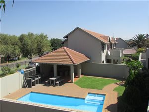 3 Bed Apartment in Verwoerdpark