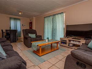 2 Bed Townhouse in Die Hoewes