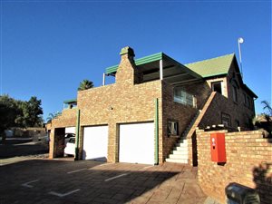 2 Bed Townhouse in Die Hoewes