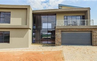 4 Bedroom House in Eye of Africa