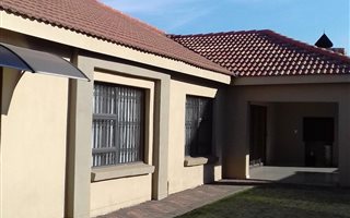 4 Bedroom House in Vanderbijlpark SE8