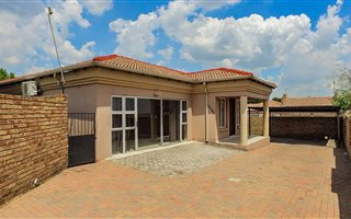 3 Bedroom Apartment in Noordwyk