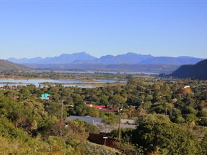 1190 m² Land available in Meedingsride