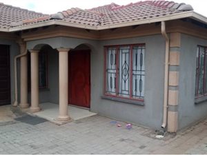 3 Bed House in Clayville
