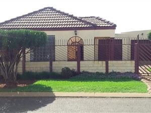 4 Bed House in Villa Liza