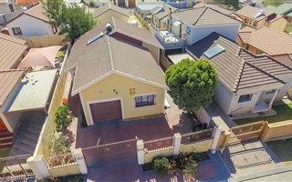 3 Bedroom House in Olievenhoutbosch