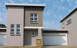3 Bedroom Townhouse in Eagle Canyon Golf Estate