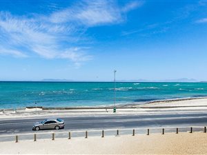 3 Bedroom Apartment in Strand South