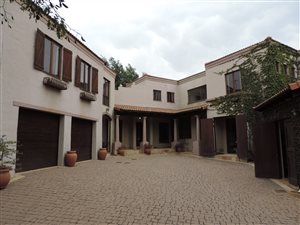 5 Bed House in Woodhill