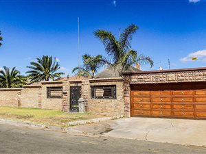 4 Bed House in Royldene