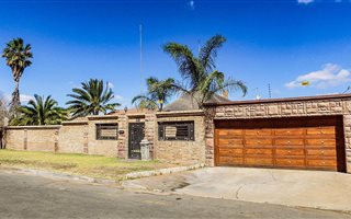 4 Bedroom House in Royldene