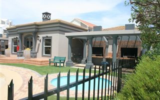 2 Bedroom Flat in Diaz Beach