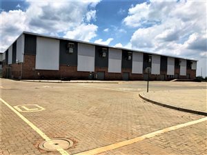 2700 m² Industrial space in Rosslyn