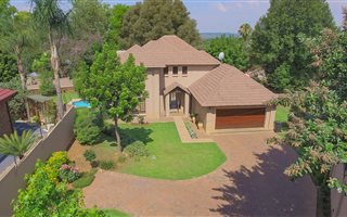 4 Bedroom House in Constantia Park