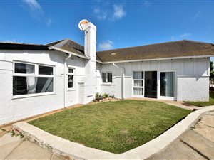 5 Bed House in St Georges Park