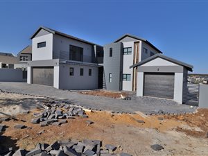 4 Bed House in The Hills