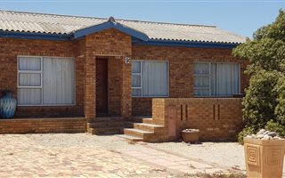 3 Bedroom House in Strandfontein