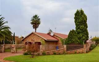 3 Bedroom House in Van Der Hoff Park