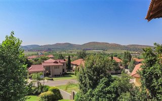 6 Bedroom House in Birdwood