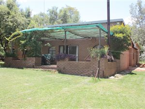8.6 ha Farm in Broederstroom