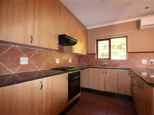 2 Bedroom Townhouse in Mooikloof Ridge