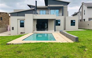 6 Bedroom House in Copperleaf Golf and Country Estate