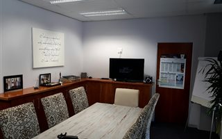 120 m² Office Space in Arboretum