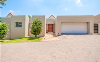 3 Bedroom House in Cedar Lakes