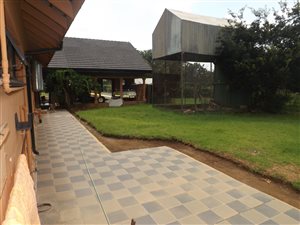 2.1 ha Farm in Magaliesmoot AH