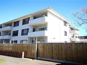 2 Bed Apartment in Wynberg