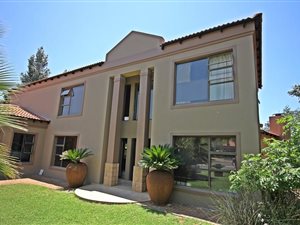 4 Bed House in Woodland Hills