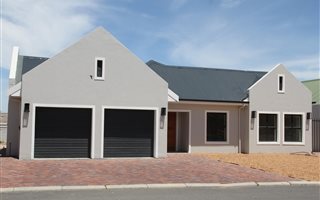 4 Bedroom House in Zevendal
